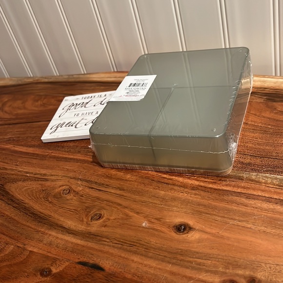 🔥Clearance- NIP Beauty Organizer with Faux Wood Mirror - Picture 4 of 12